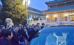 李克强会见美国特斯拉公司首席执行官马斯克并表示可以向其发放“中国绿卡”