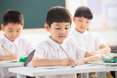 2火柴盒日报 | 菠萝在线、晓羊教育获融资；新东方在线今日上市；宝宝树发布年度业绩报告；溢米辅导与巨人网校合并