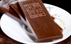 东阿阿胶，十年一觉涨价梦碎