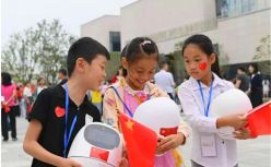 迎国庆！阿尔法蛋出镜央视#我和国旗同框#活动