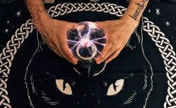 揭秘互联网占卜：你眼中的命运，只是别人手上的生意