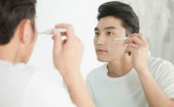 去网吧打团战的男生为何还要化妆？