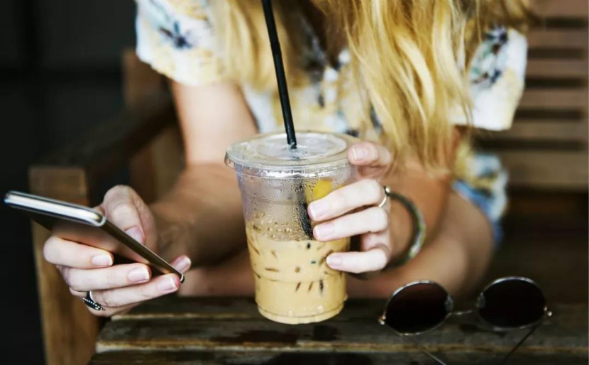 2代喝一杯奶茶进账25元，“代经济”背后的生意经