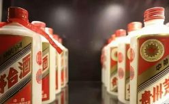 茅台酒价、股价遭双杀后，抄底吗？