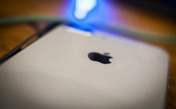 苹果iPhone线上渠道大幅降价，提供上门换机服务
