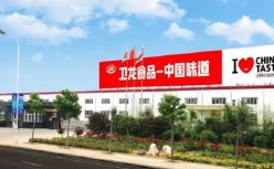 卫龙：一根辣条的逆袭与隐忧