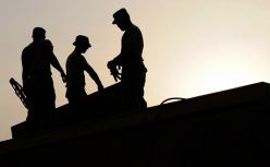 开发商破产跑路，我自己掏钱找人盖“烂尾楼”
