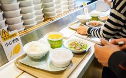 肯德基“下乡”老乡鸡“进城”，到底谁更高明
