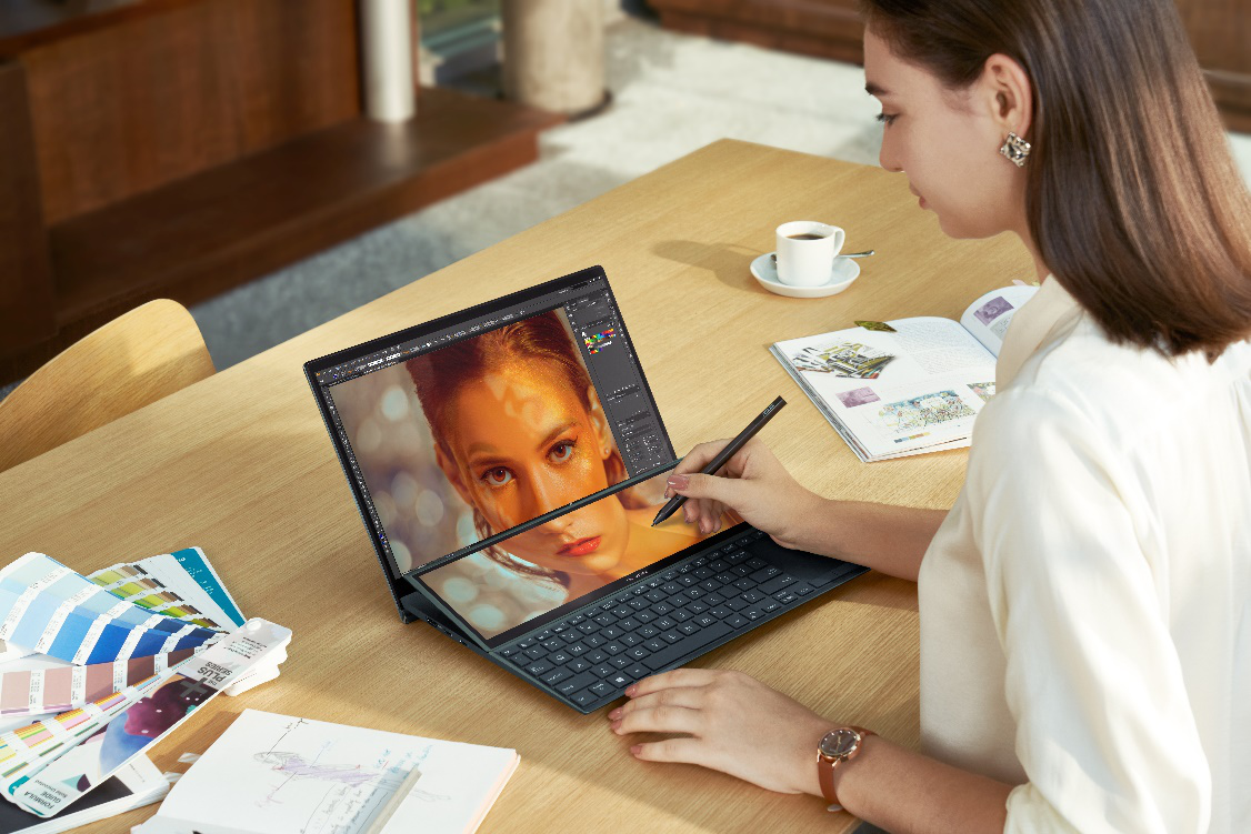 2华硕灵耀X双屏重磅发布 全新引领双屏PC新时代