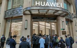 “围猎”华为最贵手机：员工称自己都抢不到