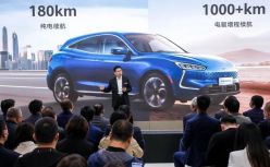实探华为卖车：半小时20人问询 附近特斯拉生意被抢？