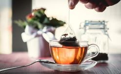 袋泡茶风云再起：茶里、喜茶们，如何革立顿的命？