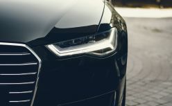 ​新造车“撕番位”