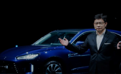 从手机到汽车：华为的惊险一跃