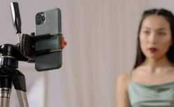 【黑马早报】俞敏洪称不想当直播带货网红；中国独居人口达到9200万；外交部回应英方在华为安插间谍；拼多多解释砍价永远差一刀...