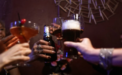 海伦司赚钱难，10元小酒馆留不住年轻人 ？
