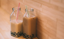 万达自救，加码奶茶