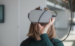 罗永浩搅热XR，大厂急了？