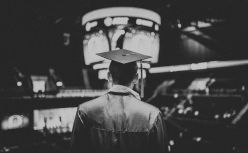 湖南这所大学，盛产电池狂人