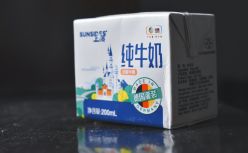 律师夫妻卖牛奶包装盒，今天IPO了