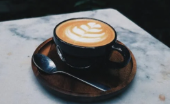 茅台卖咖啡了，白酒味儿的，要来一杯吗？