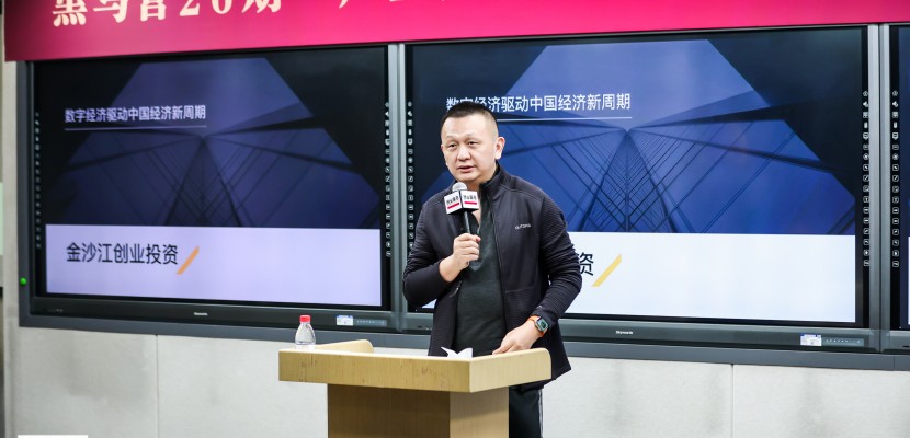 2朱啸虎：不要追逐大模型，要跟着大模型进化