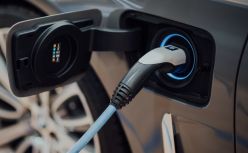 2024第一台新车上线：小鹏开至赛末点