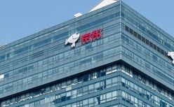 身价大缩水1385亿，刘强东坐不住了