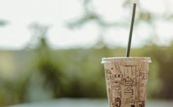 180亿，80后夫妻档干出一个奶茶IPO