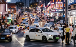 旅游城市晚高峰延长2小时见证消费新活力 啤酒节滴滴打车需求上涨超300%
