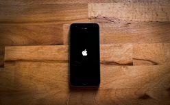 iPhone16预售平台拼刺刀，外卖平台抢新更火热
