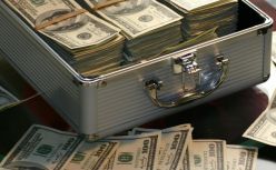 创始人要200万月薪，投资人：“这是在掏空公司”